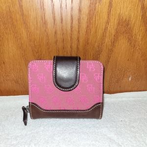VINTAGE DOONEY BOURKE ZIP AROUND WALLET.